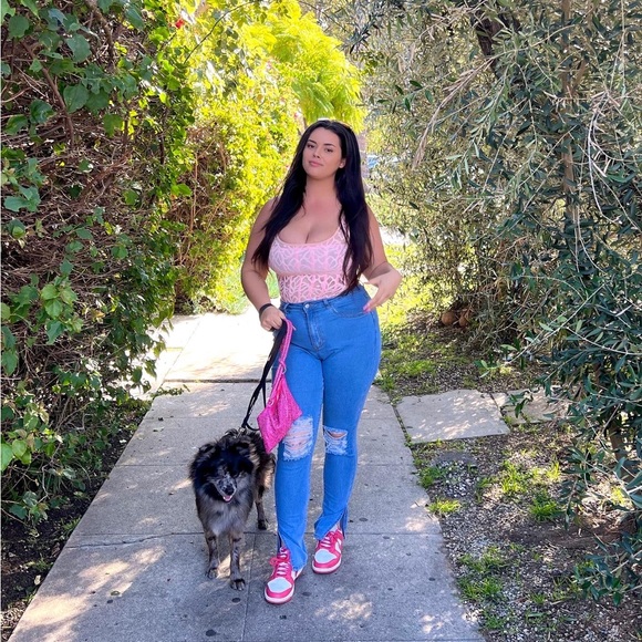 Meet your Posher, Emily - Picture 1 of 1